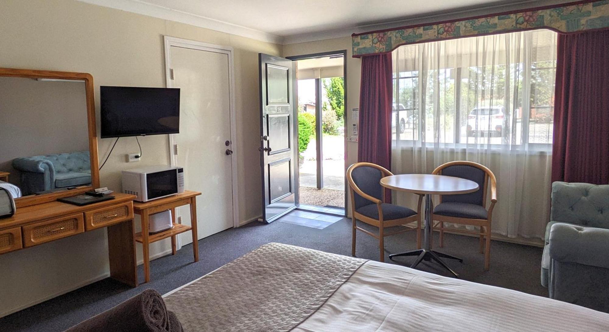Highlands Motor Inn Оберон Екстериор снимка