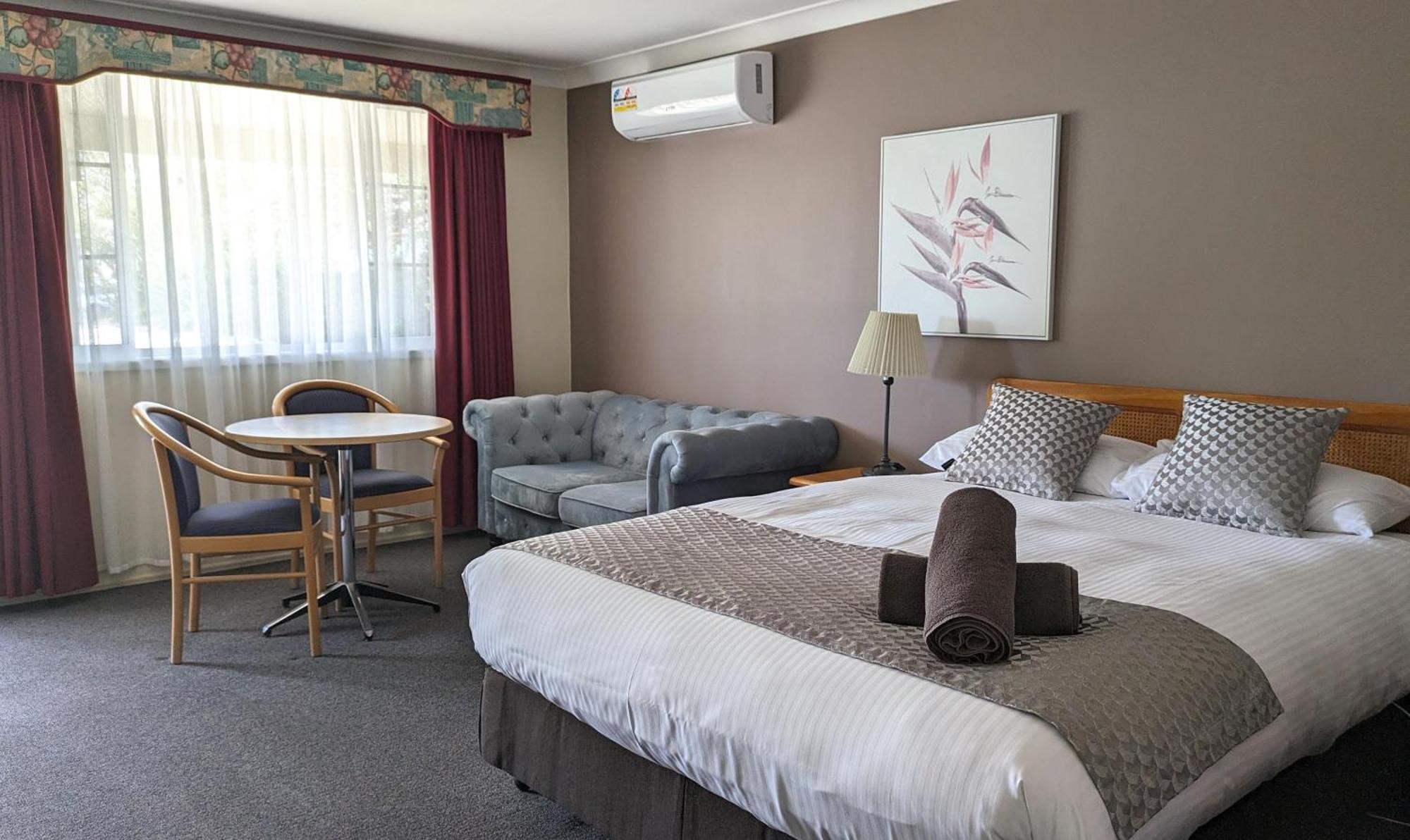 Highlands Motor Inn Оберон Екстериор снимка