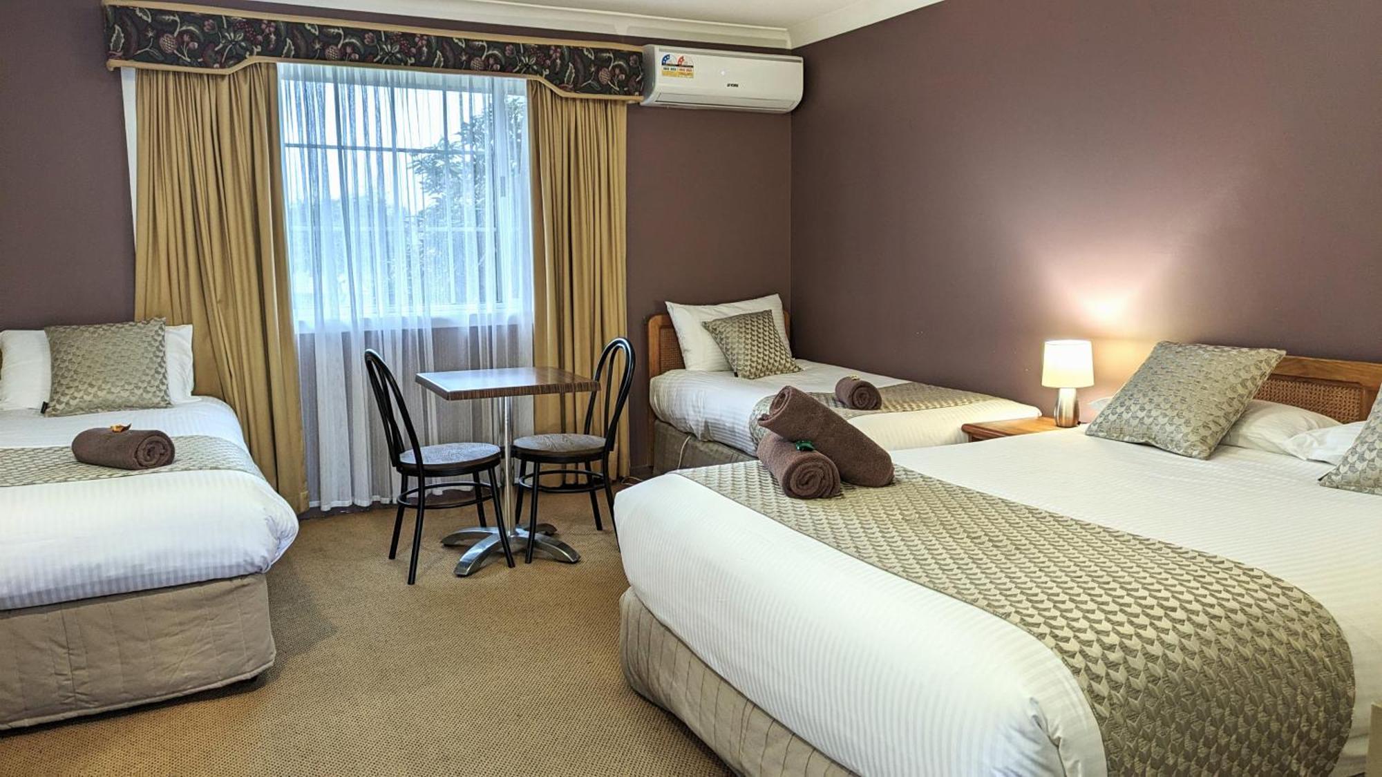 Highlands Motor Inn Оберон Екстериор снимка