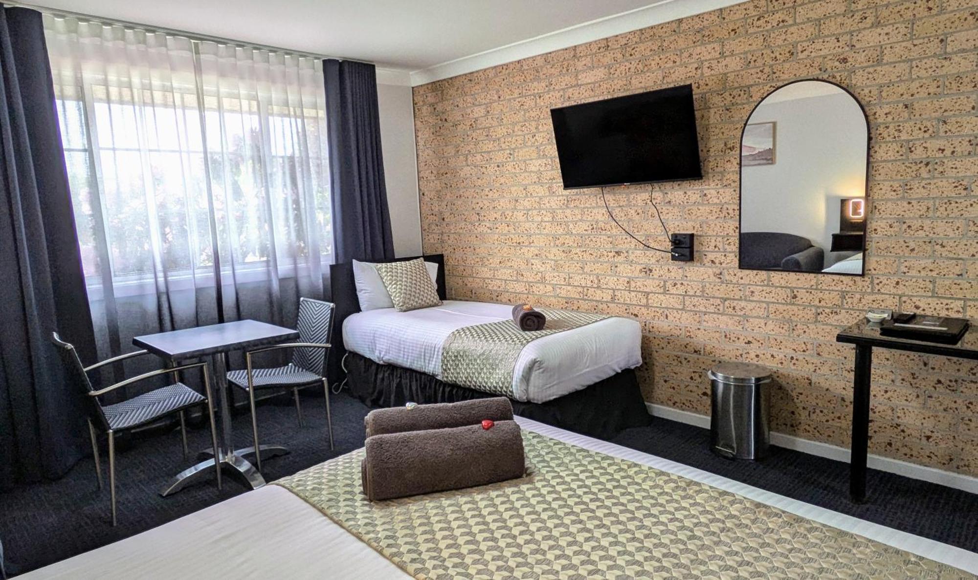 Highlands Motor Inn Оберон Екстериор снимка